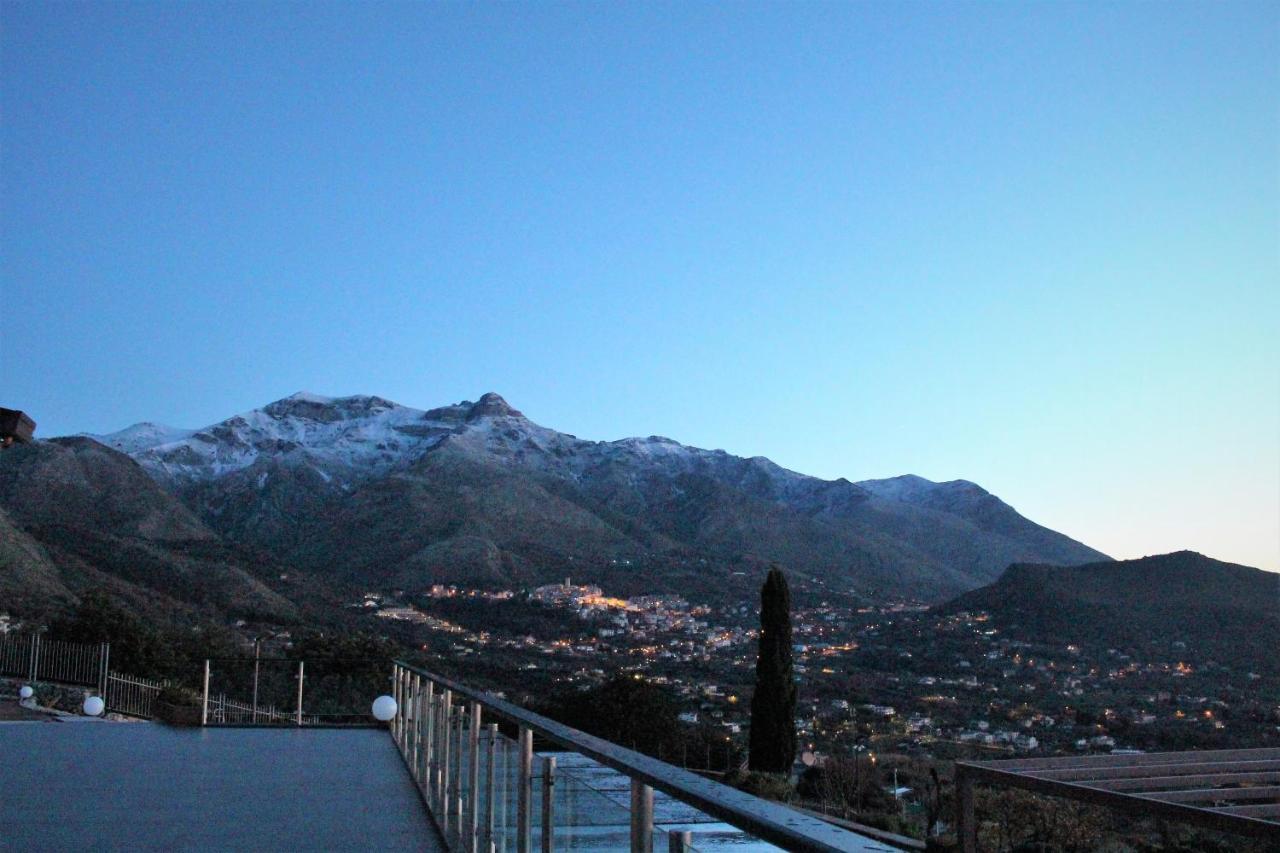 Villa Treglia B&B ฟอร์เมีย ภายนอก รูปภาพ
